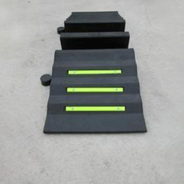Heavy Duty Flexible HR3 Fire Hose and Cable Protection Ramps